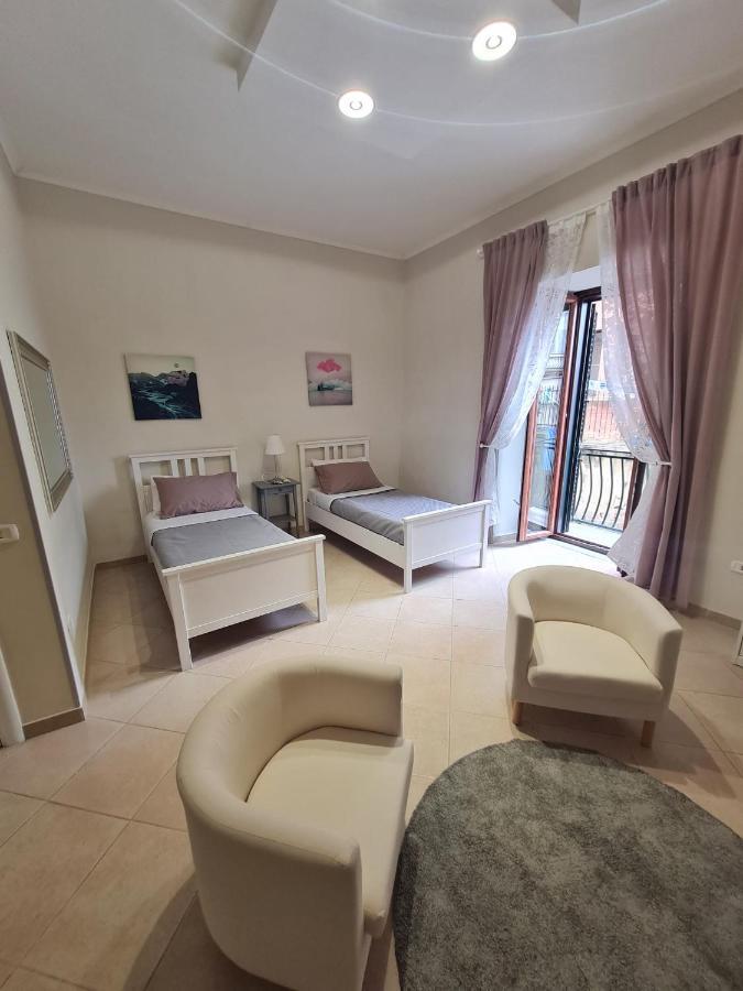 Palizzi'S Home Behind Plebiscite Square Naples Extérieur photo