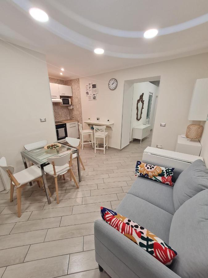 Palizzi'S Home Behind Plebiscite Square Naples Extérieur photo